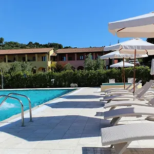 https://le-corti-del-sole-residence.it-tuscanyhotel.com