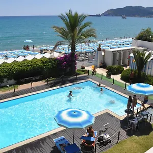 Miramare 2*, Savona Italië